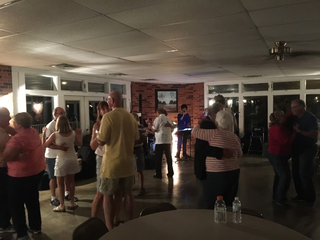 couples dancing